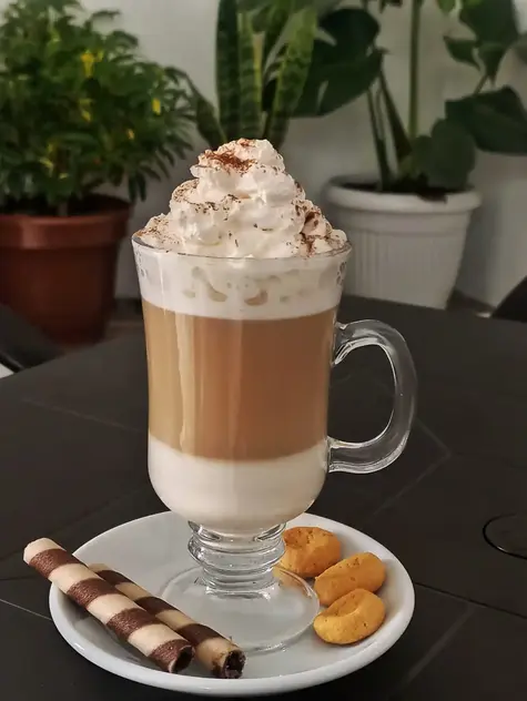 cappuccino-con-brandy-chantilly-y-cocoa