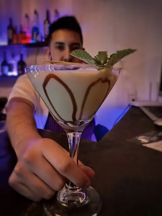 coctel-baileys-martini-el-gato-negro-cafe-bar