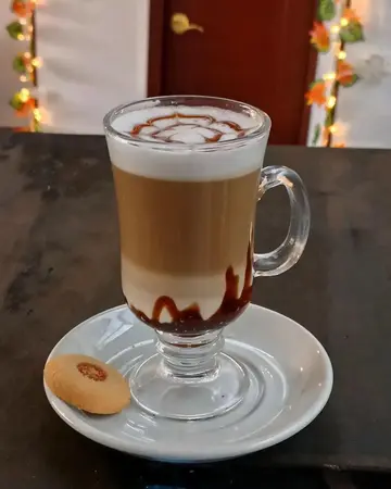 el-gato-negro-cafe-y-bar-capuccino-con-chocolate-y-vanilla