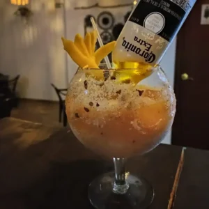 coctel-big-mango-y-corona