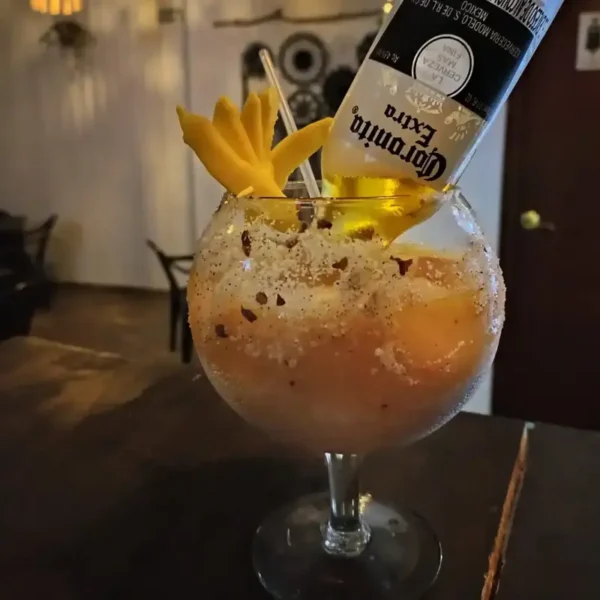 coctel-big-mango-y-corona